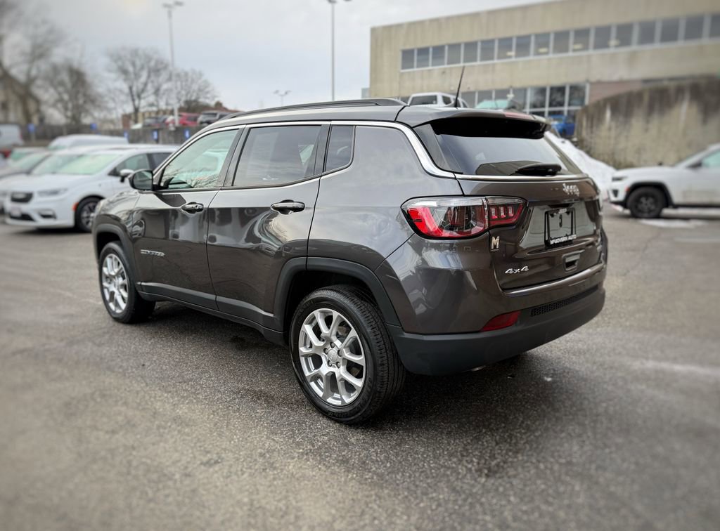 Used 2023 Jeep Compass Latitude image 14