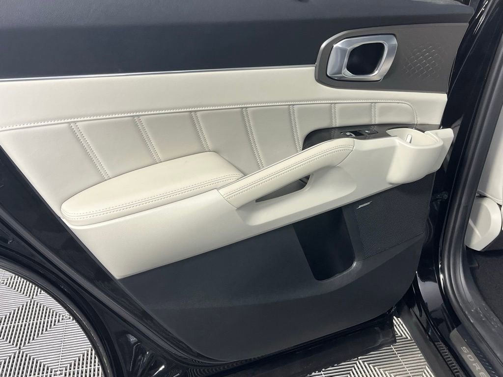 Used 2023 Kia Sorento SX Prestige image 25