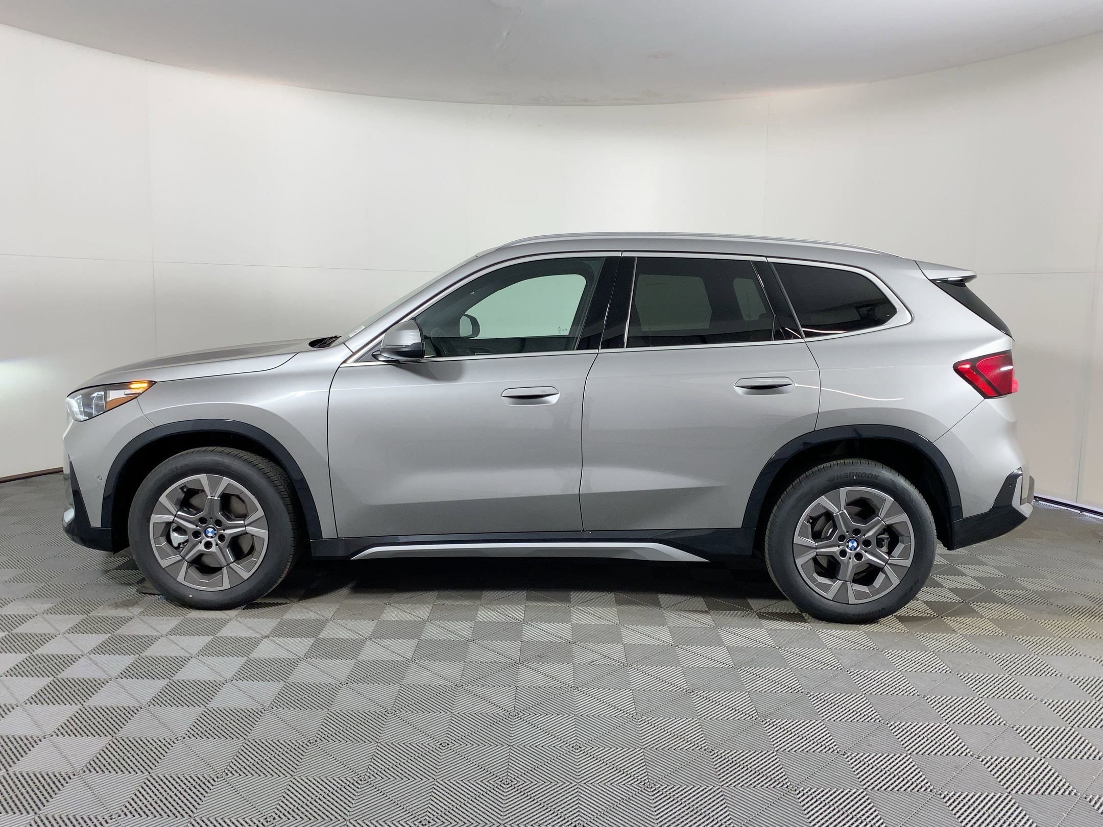 Used 2026 BMW X1 xDrive28i w/ Convenience Package image 2