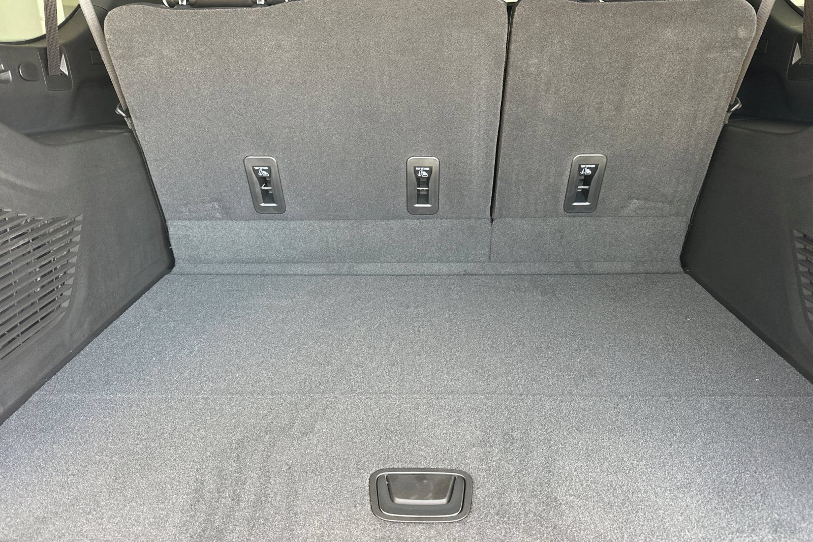 New 2026 GMC Yukon XL AT4 Ultimate AWD/4WD image 18