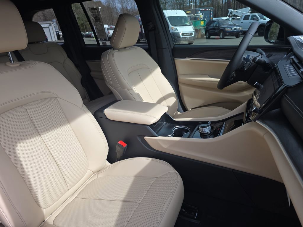 New 2026 Jeep Grand Cherokee Limited w/ Luxury Tech Group II image 10