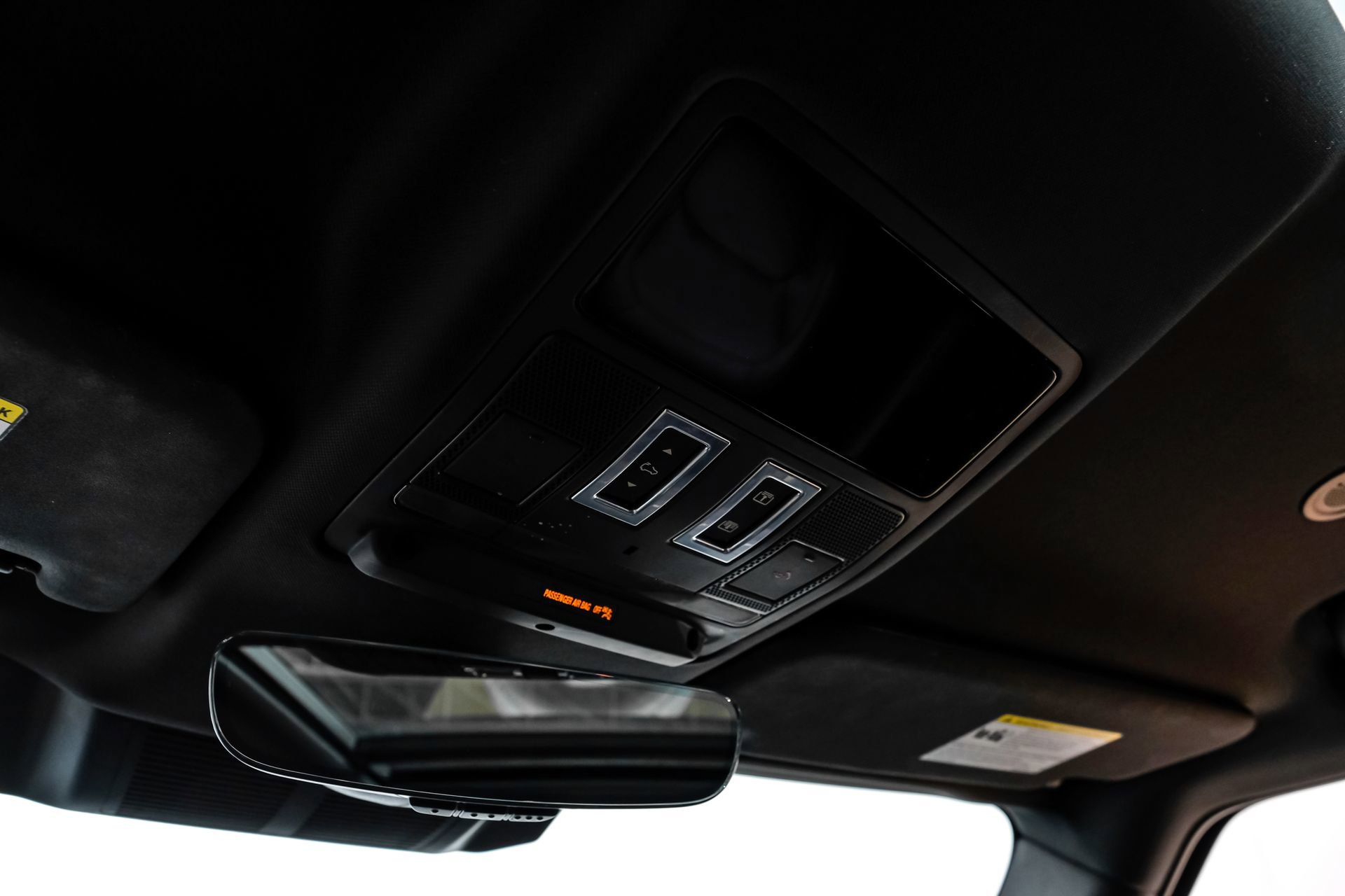 Used 2023 Land Rover Defender 110 SE image 33