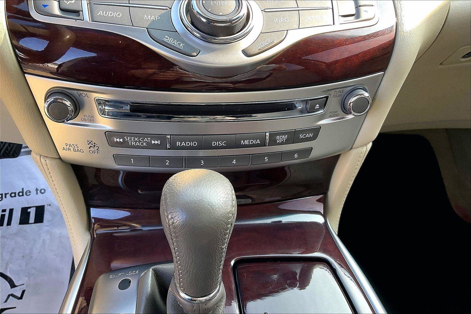 Used 2018 INFINITI Q70 Luxe w/ Cargo Package RWD image 32