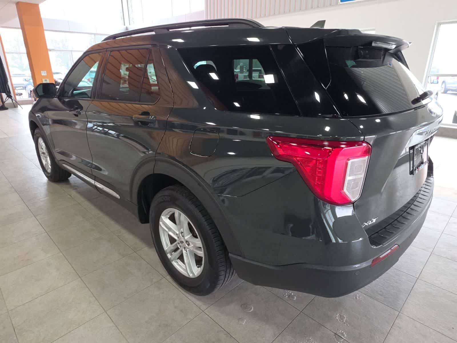 Used 2023 Ford Explorer XLT AWD/4WD image 9