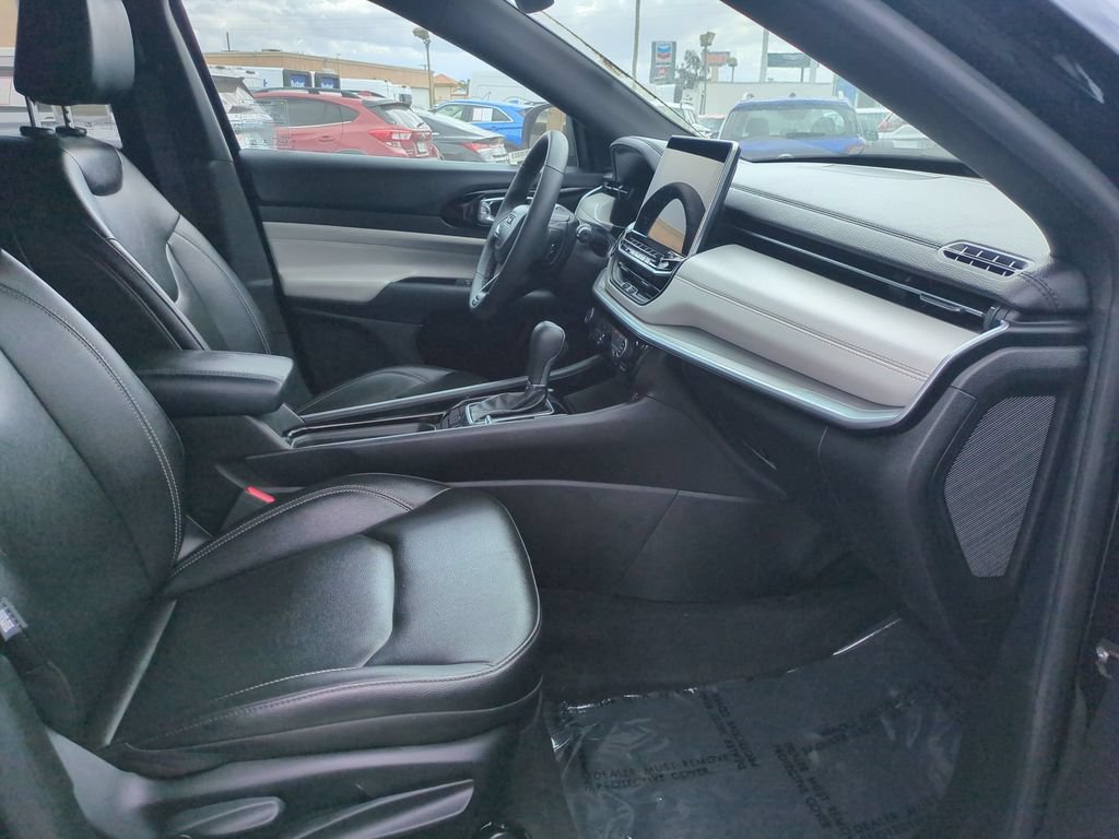 Used 2025 Jeep Compass Limited AWD/4WD image 29
