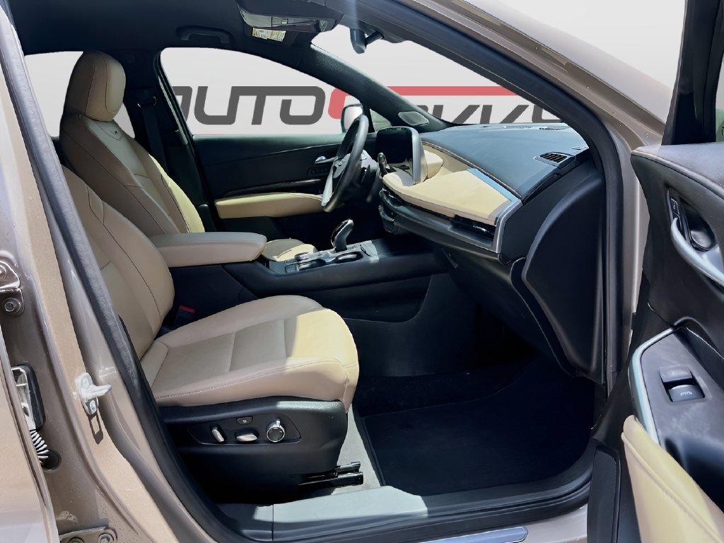Used 2025 Cadillac XT4 Premium Luxury FWD image 29