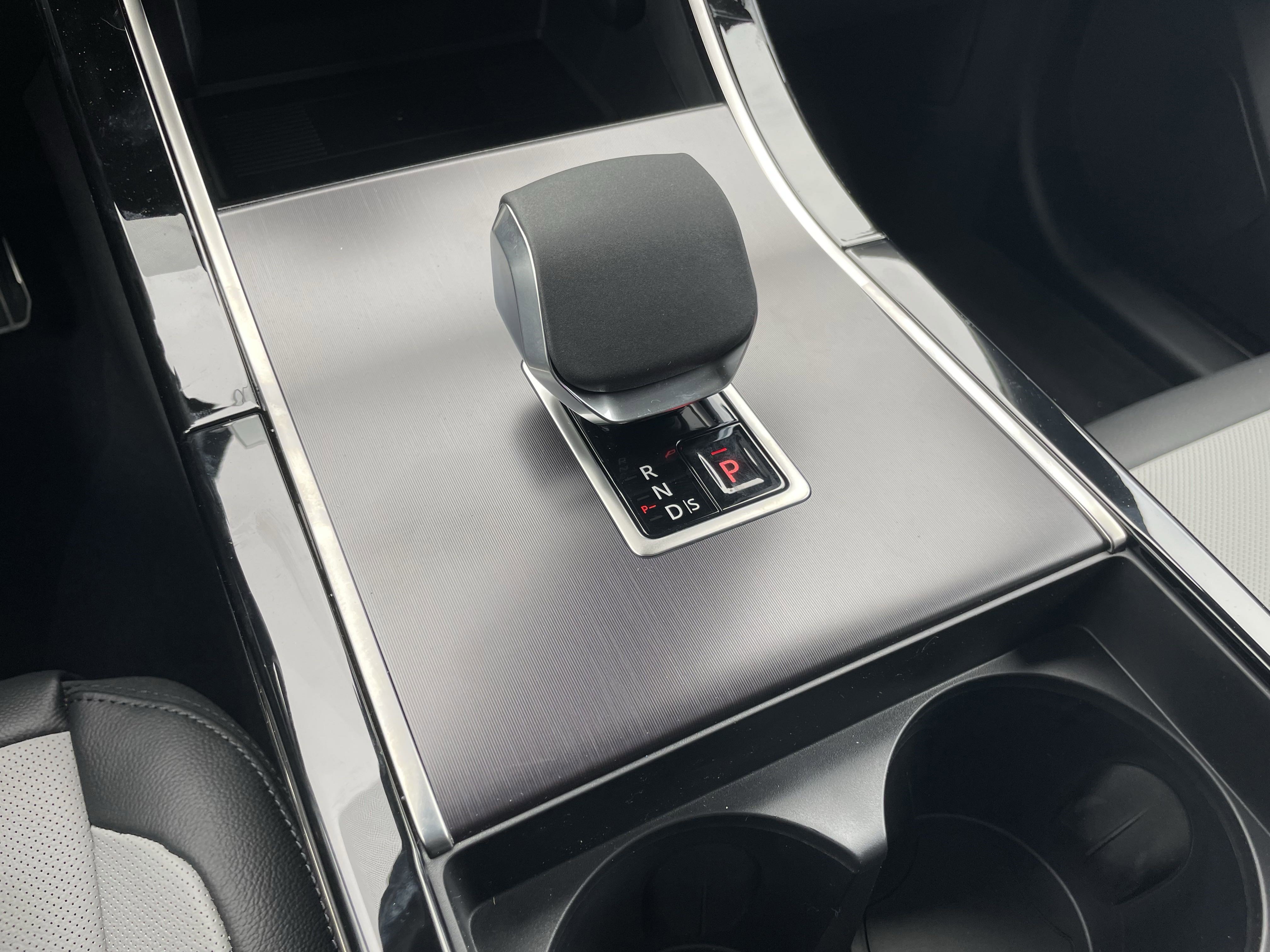 New 2026 Land Rover Range Rover Velar Dynamic SE image 20