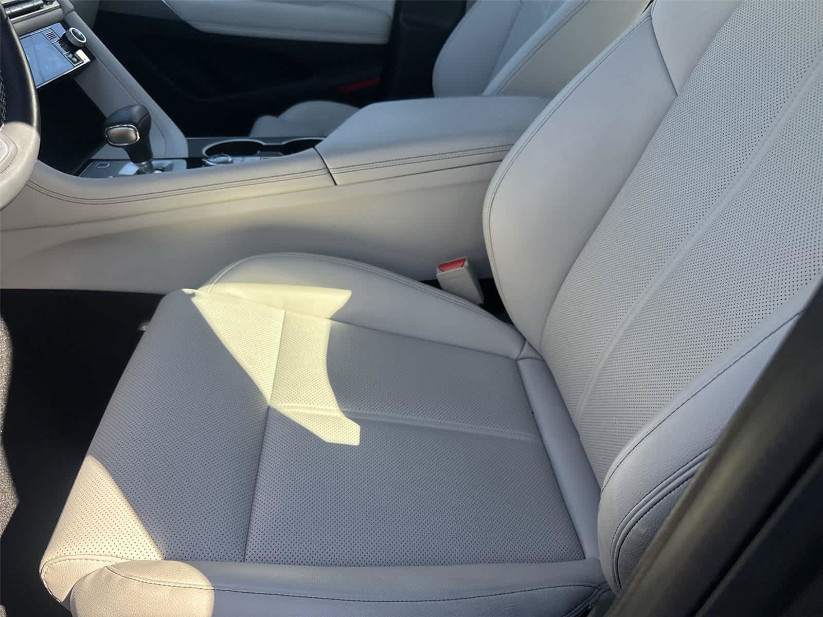 Used 2025 Genesis G70 2.5T AWD/4WD image 12