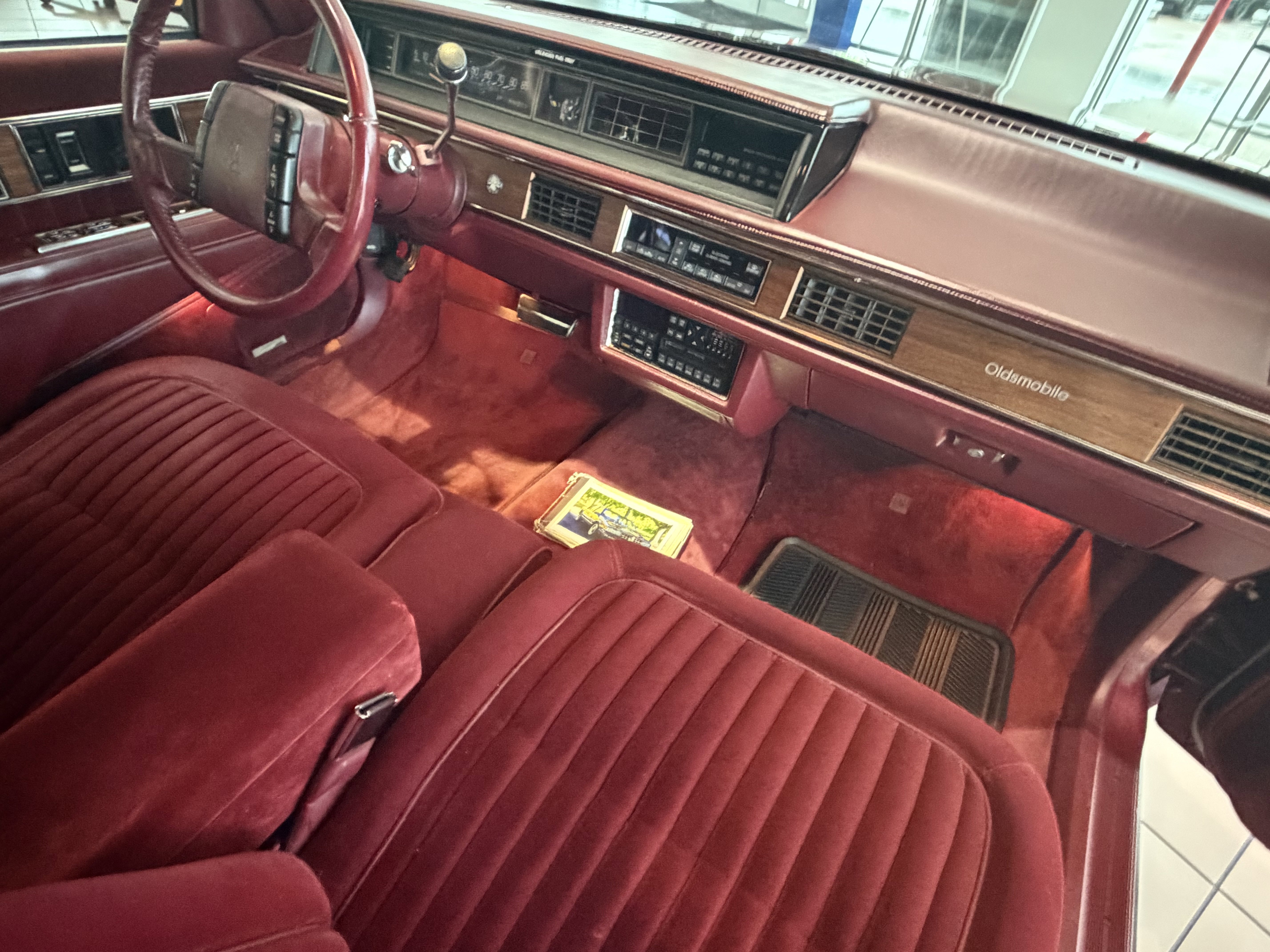 Used 1989 Oldsmobile Ninety-Eight Regency Brougham FWD image 23