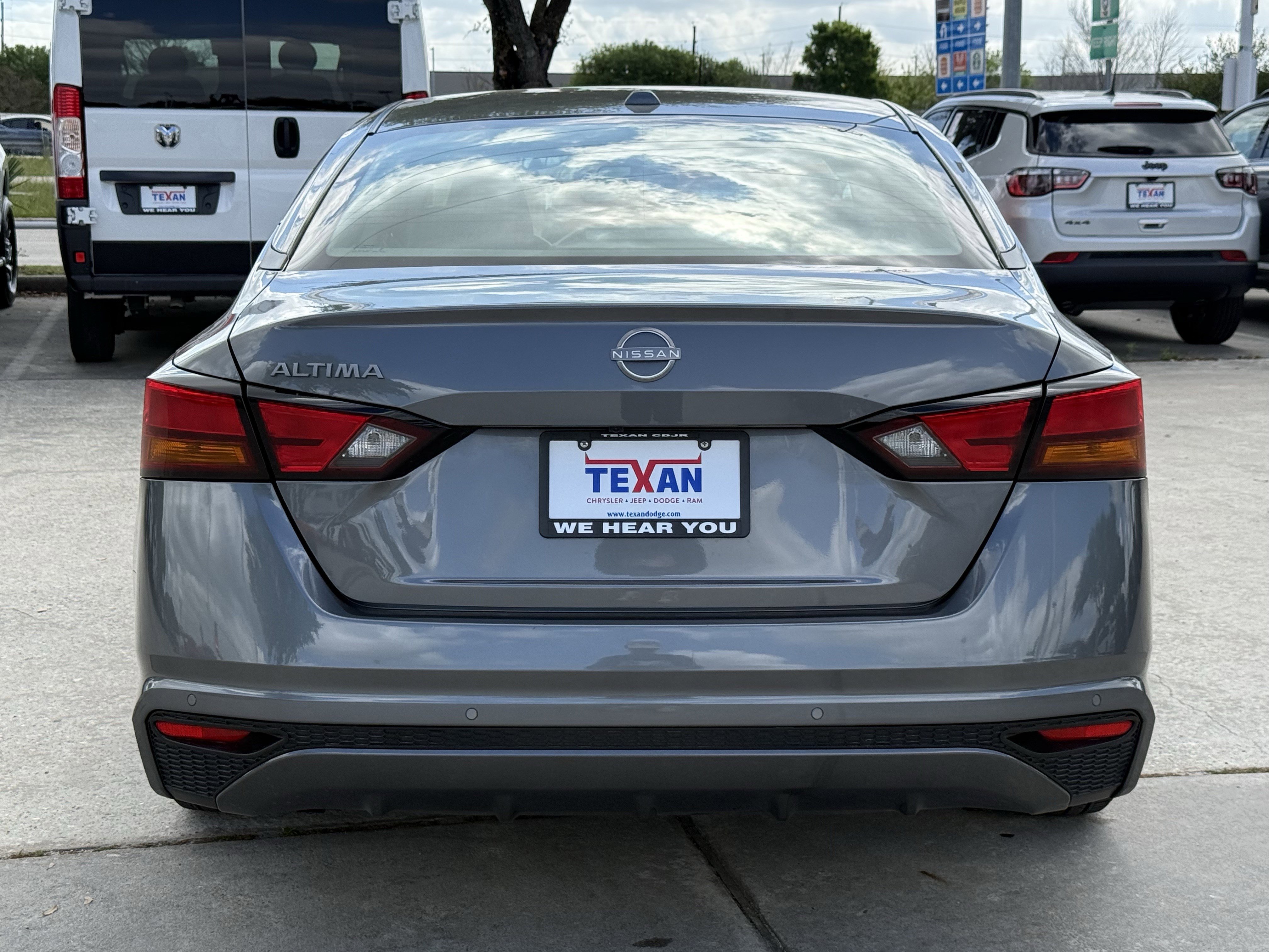 Used 2025 Nissan Altima 2.5 SV FWD image 6