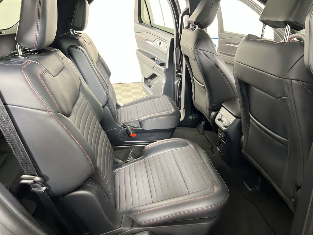 Used 2026 Ford Explorer ST-Line w/ ST-Line Street Pack image 28