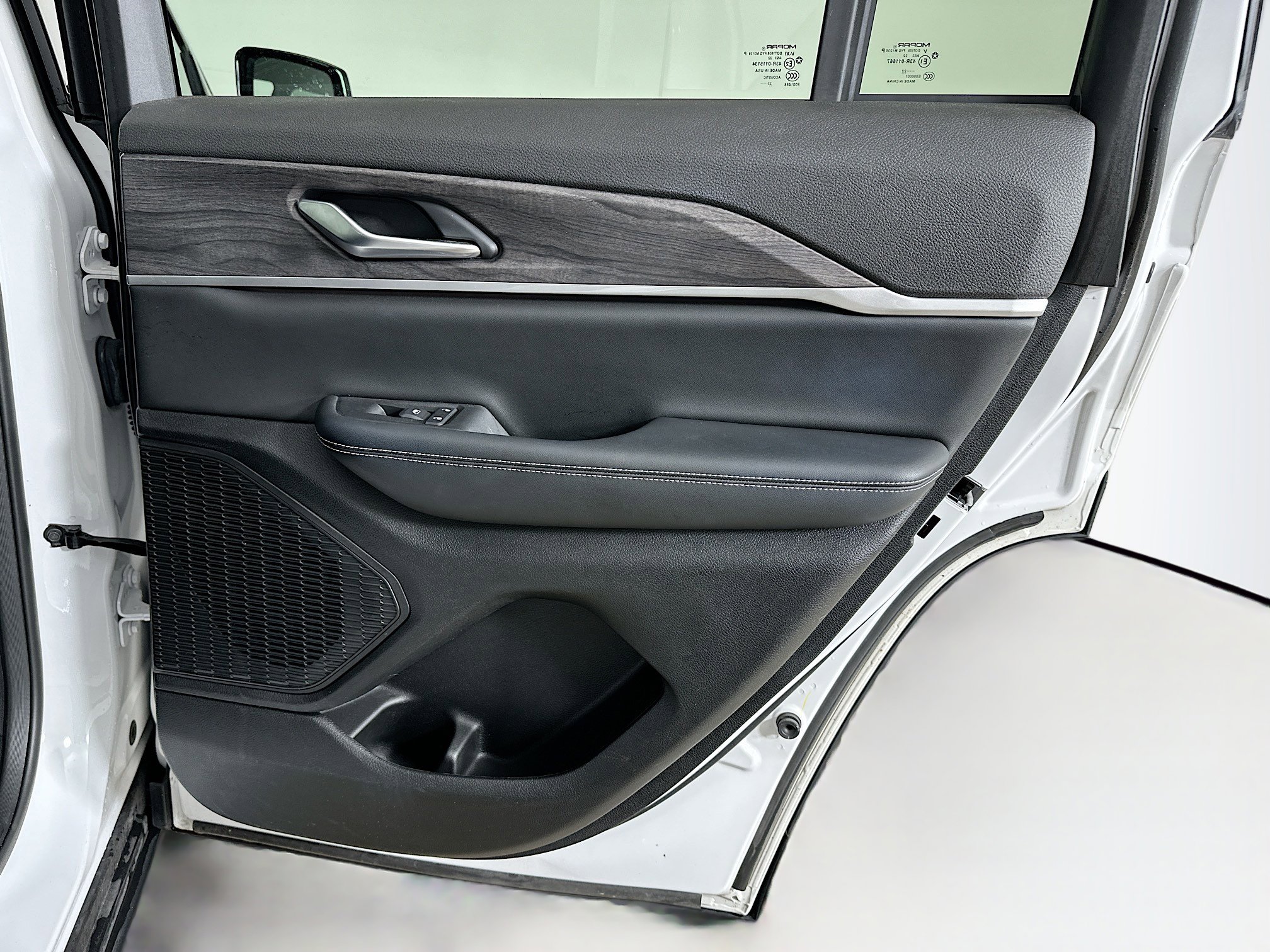 Used 2023 Jeep Grand Cherokee Limited w/ Black Appearance Package image 30