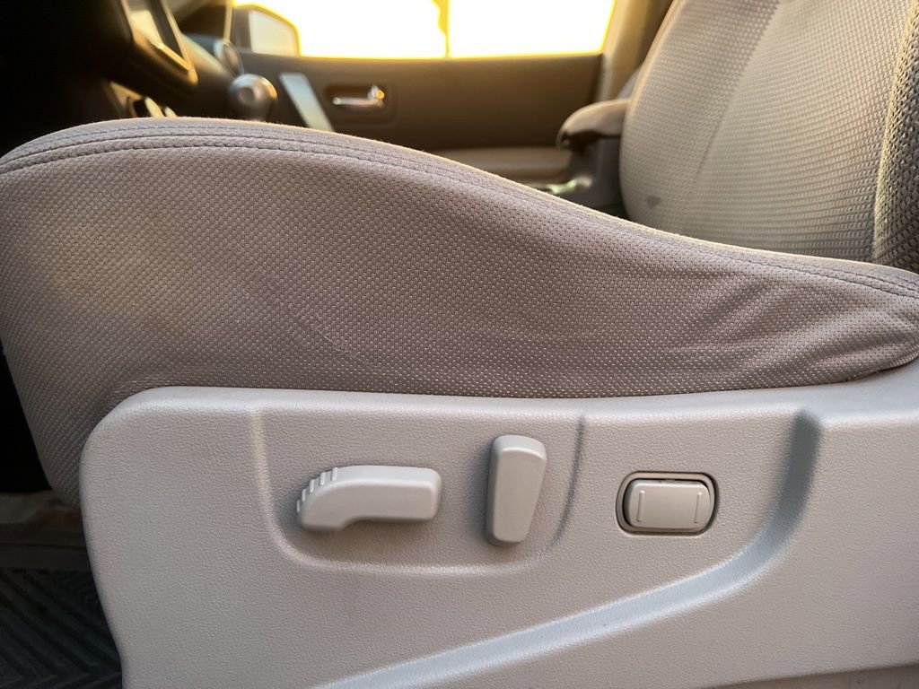 Used 2013 Nissan Rogue SV image 10