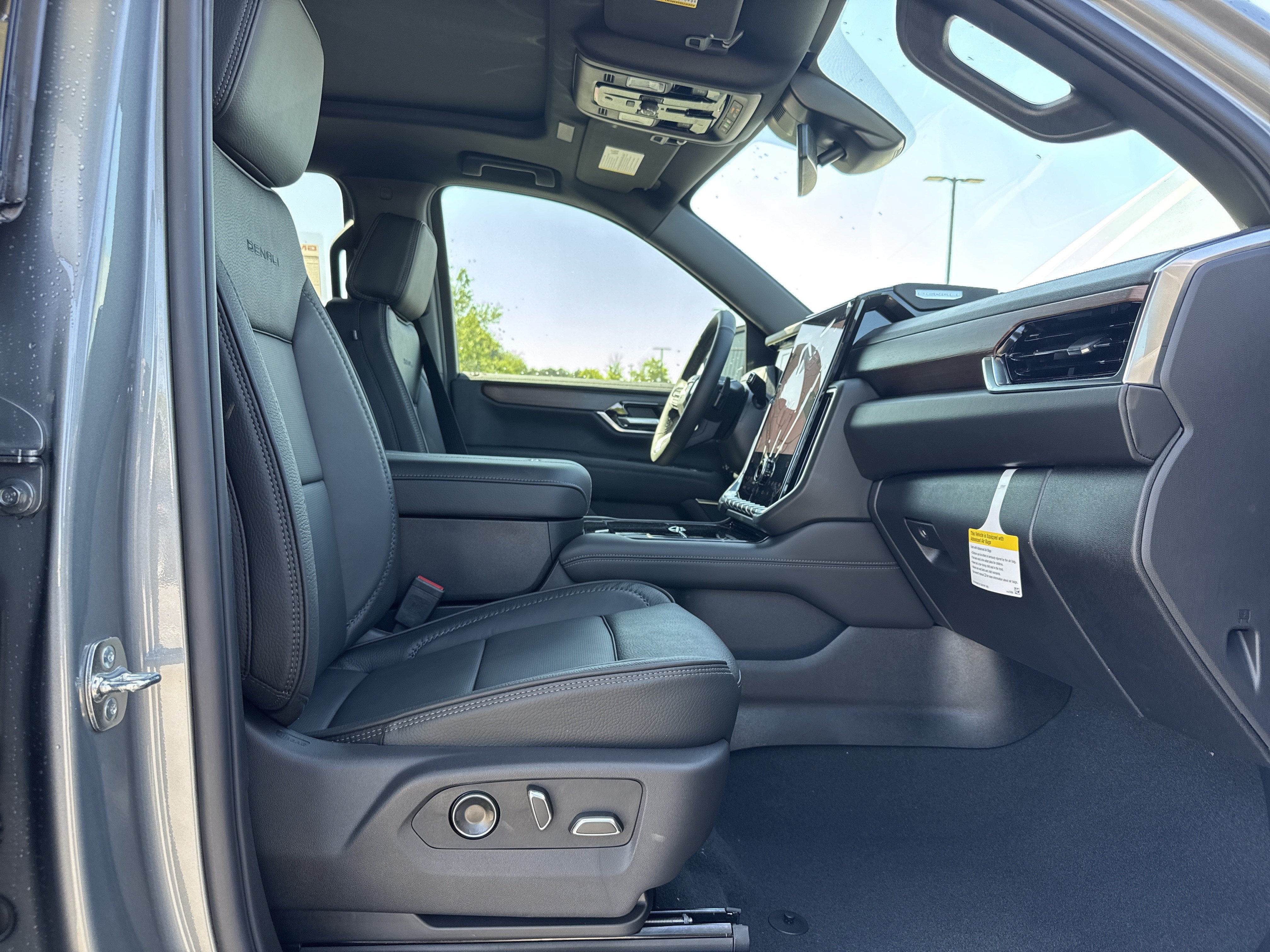 New 2026 GMC Yukon XL Denali w/ Sun & Power Step Package AWD/4WD image 32