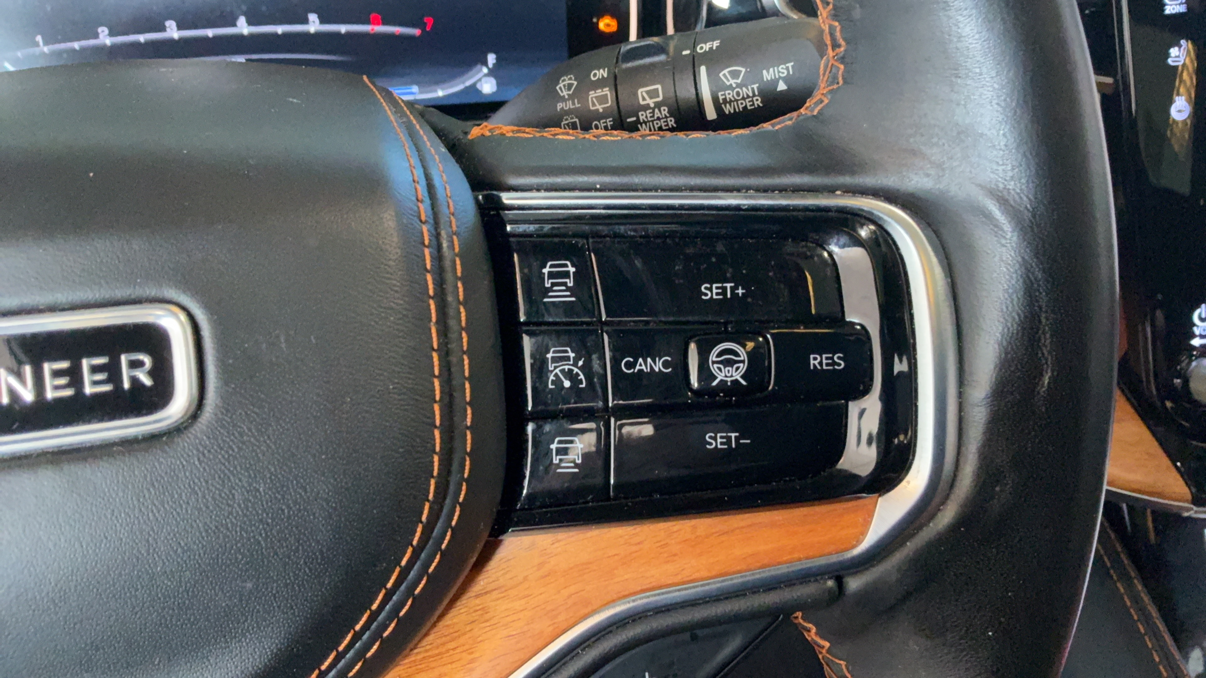 Used 2023 Jeep Grand Wagoneer Series III AWD/4WD image 21