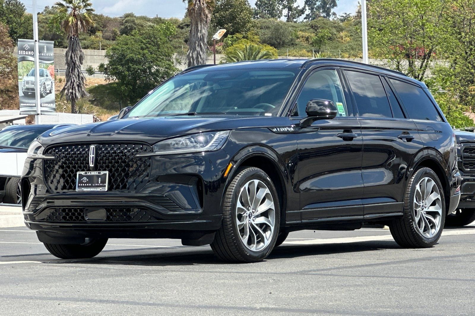 New 2026 Lincoln Aviator 2WD w/ Jet Appearance Package image 7