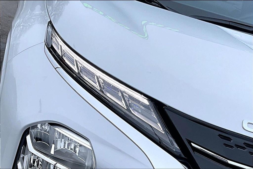 Used 2025 Mitsubishi Outlander LE image 28