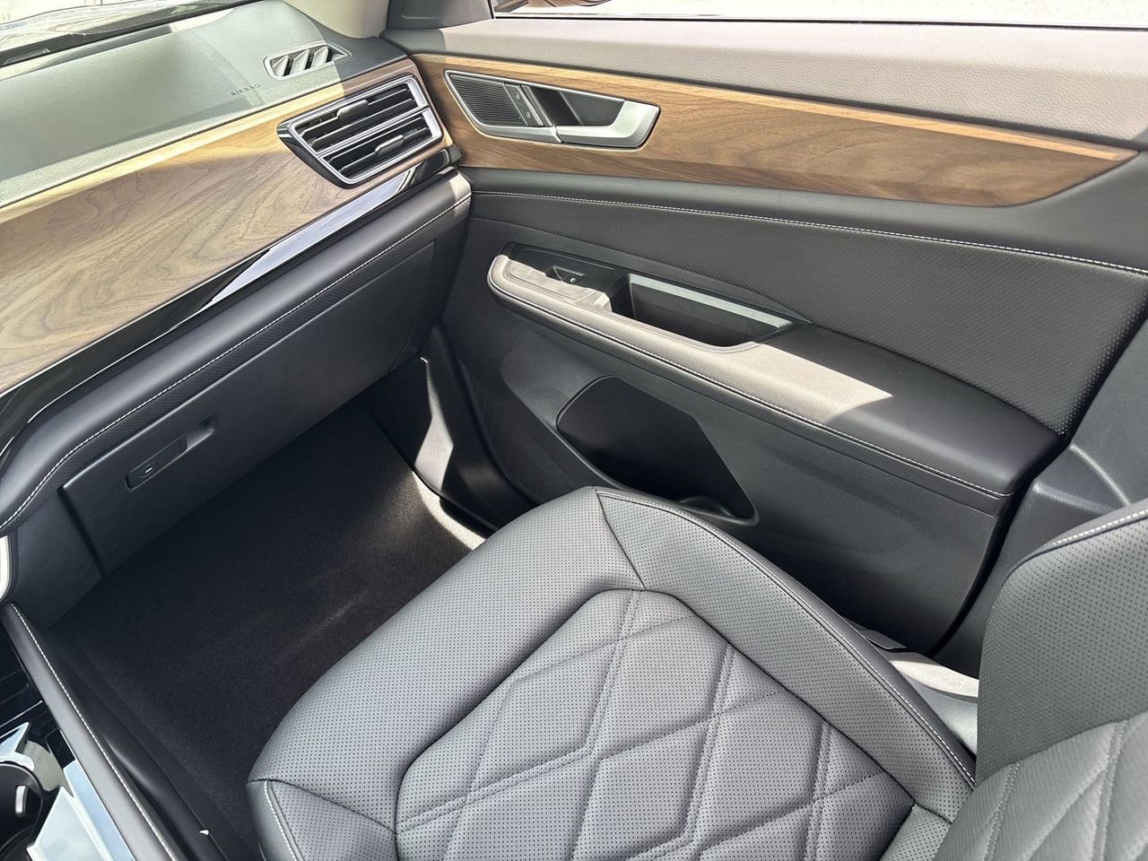 New 2026 Volkswagen Atlas SE image 12