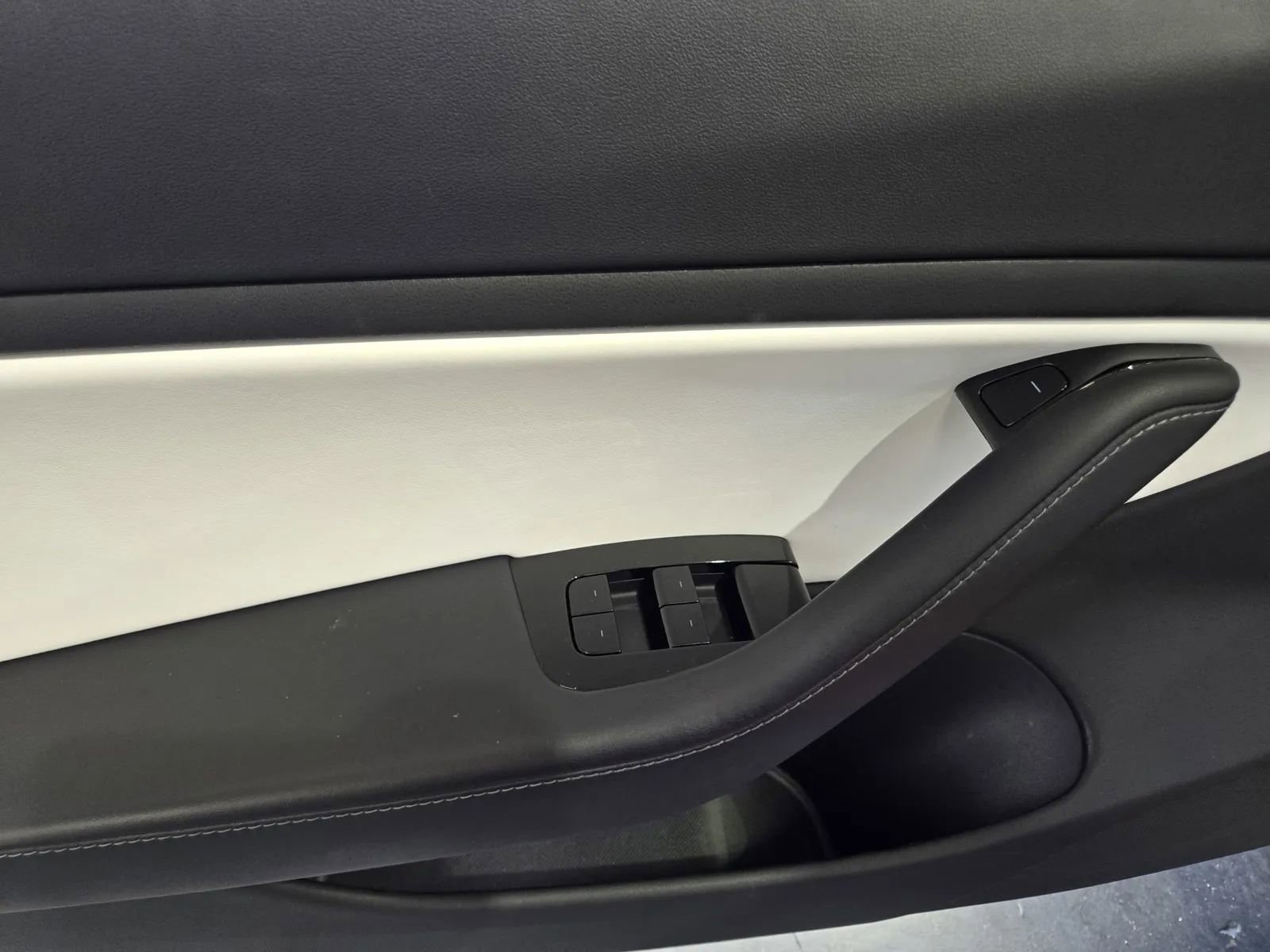 Used 2018 Tesla Model 3 Mid Range RWD image 13