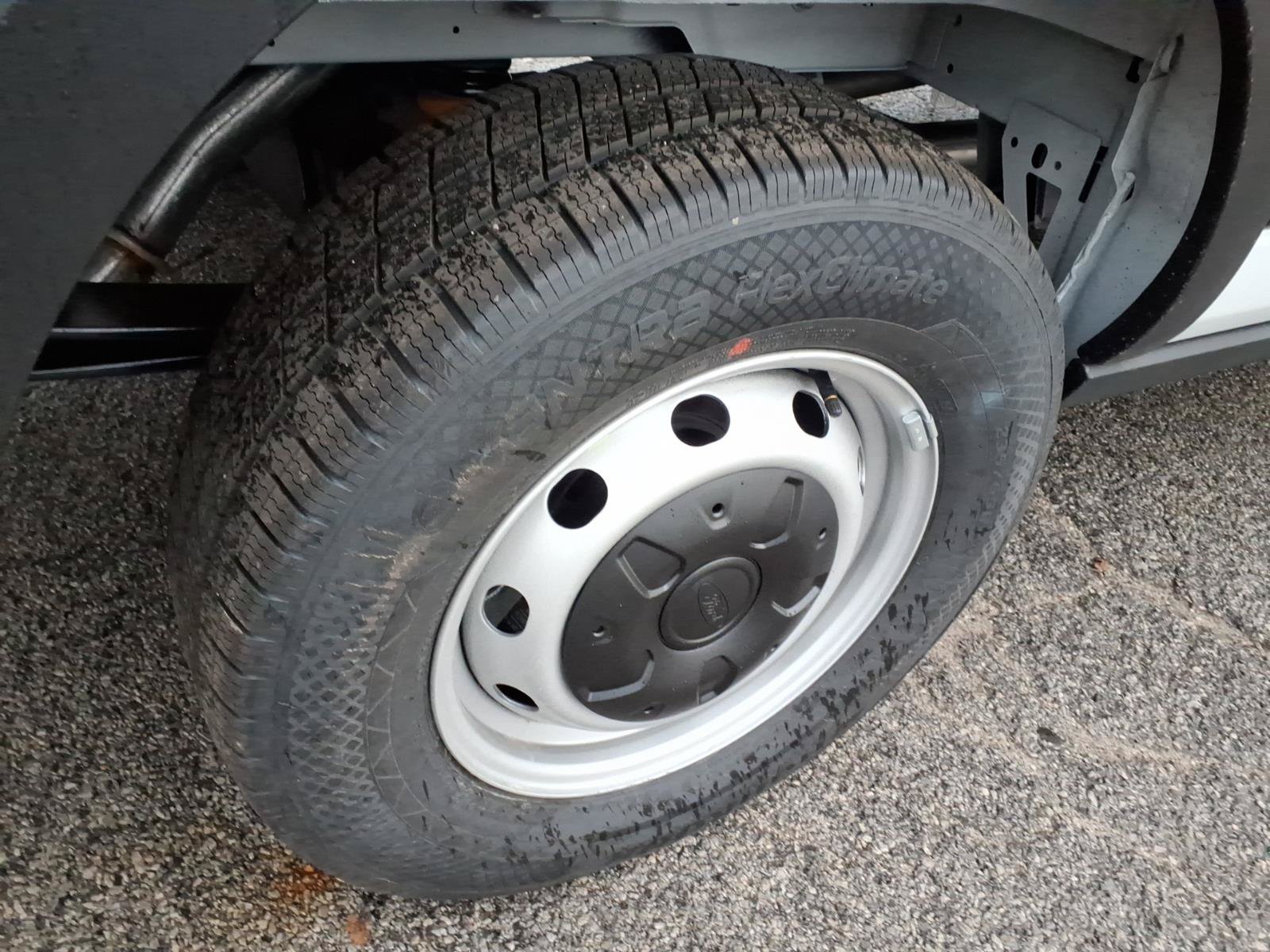 New 2027 Ford Transit 250 148 Medium Roof RWD image 4