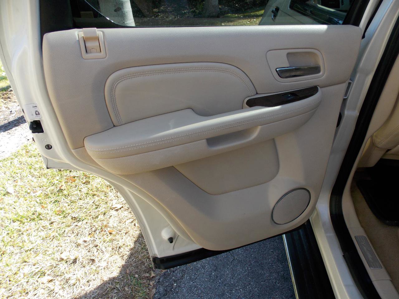 Used 2007 Cadillac Escalade 2WD w/ Information Package image 22