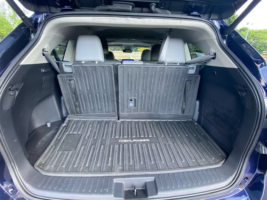 Used 2024 Toyota Highlander XLE AWD/4WD image 29
