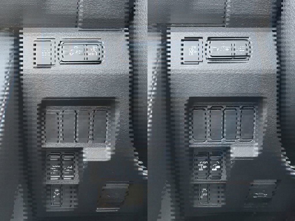 Used 2022 Nissan Frontier SV image 30