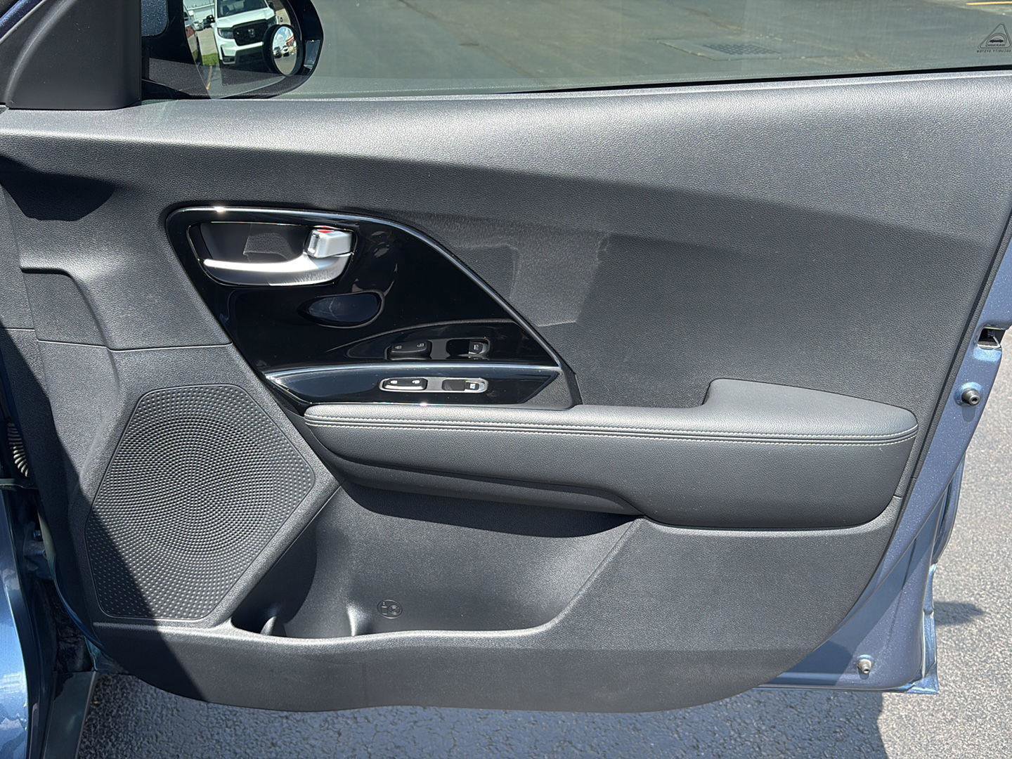 Used 2020 Kia Niro EX FWD image 22