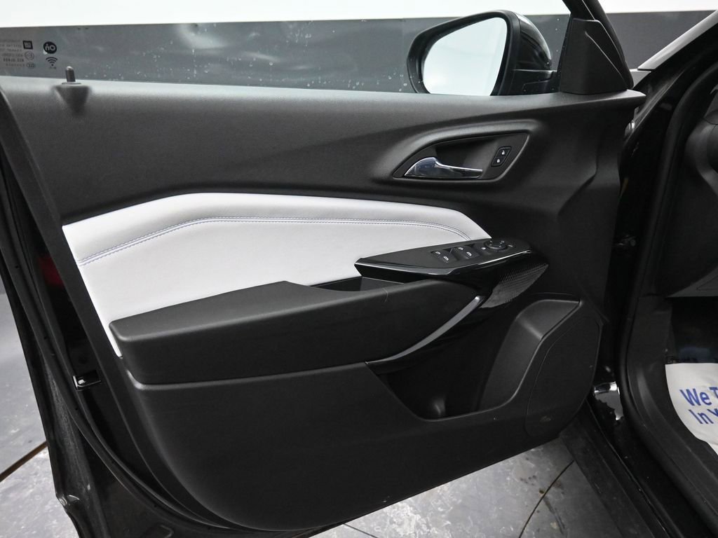 Used 2025 Chevrolet Trax LT image 26