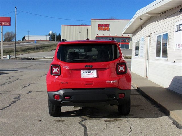 Used 2019 Jeep Renegade Trailhawk image 8