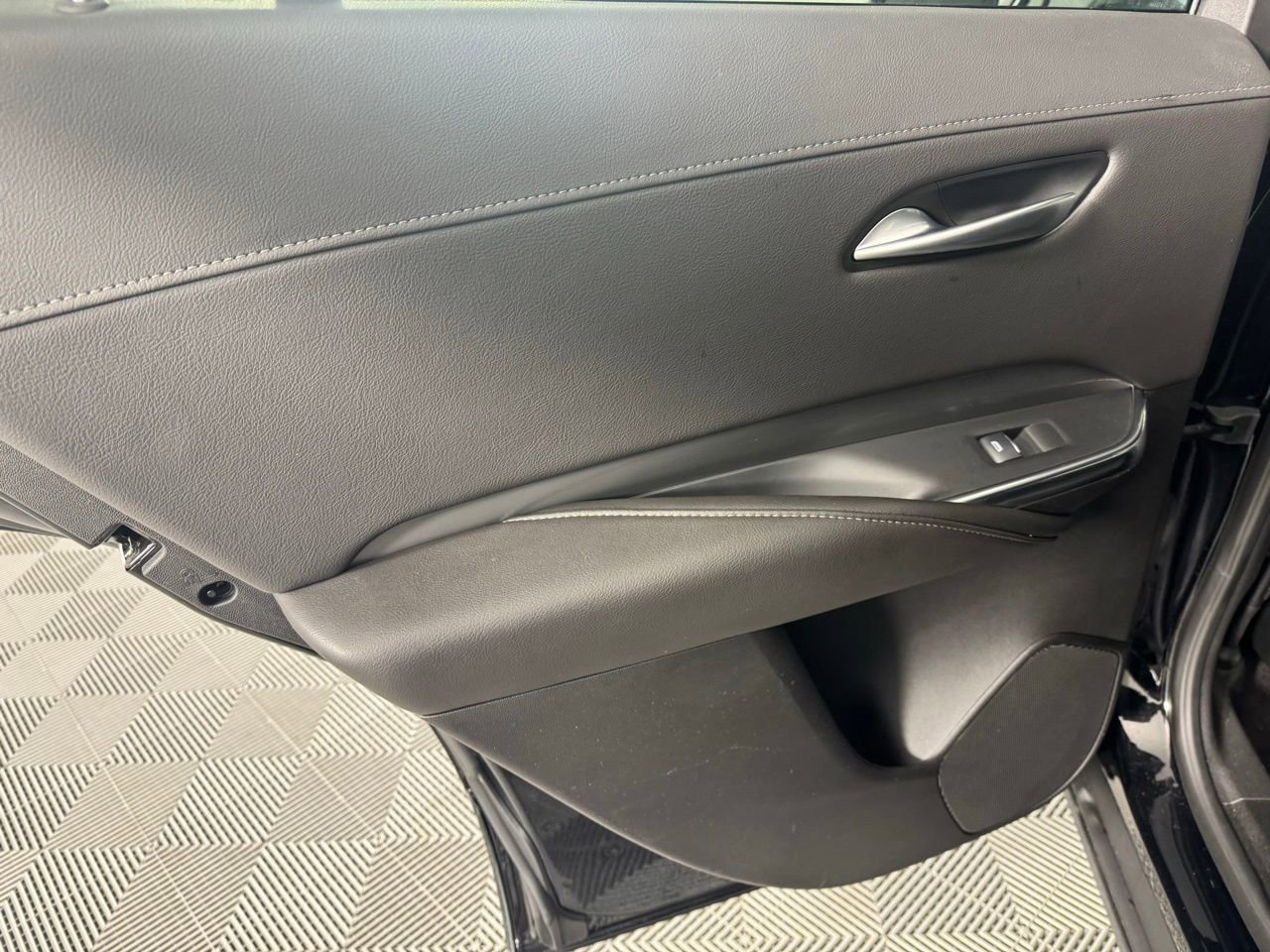Used 2025 Cadillac XT4 Premium Luxury image 25