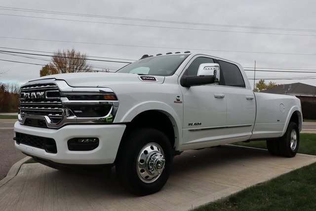 Used 2025 RAM 3500 Limited w/ Max Tow Package image 8