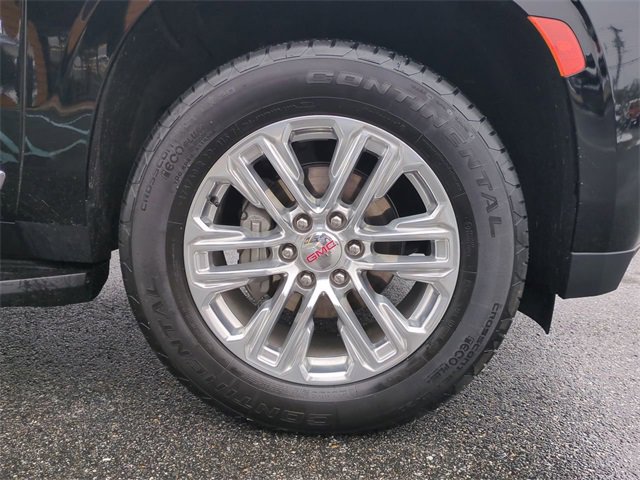 Used 2024 GMC Yukon SLT w/ SLT Luxury Package image 11