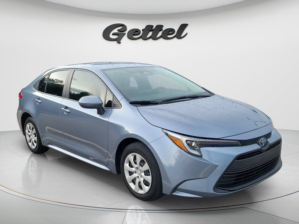 Used 2025 Toyota Corolla LE FWD image 3