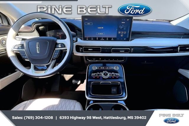 Used 2022 Lincoln Nautilus Black Label w/ Class II Trailer Tow Package image 13