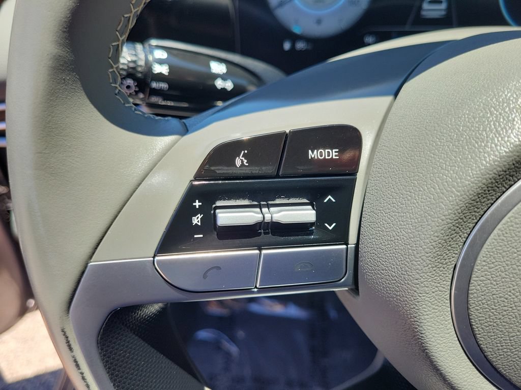 Used 2023 Hyundai Elantra SEL w/ Convenience Package FWD image 15