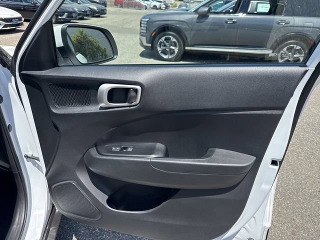 Used 2024 Hyundai Venue SE FWD image 35