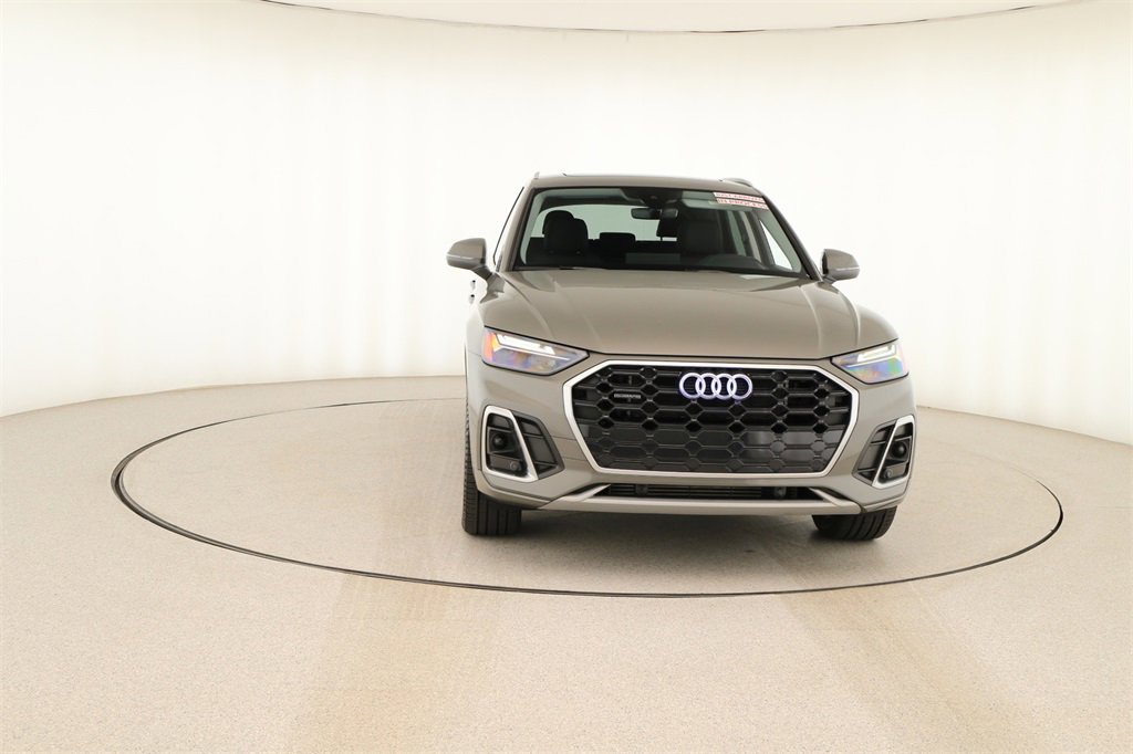 Used 2024 Audi Q5 e Premium w/ Convenience Package image 11
