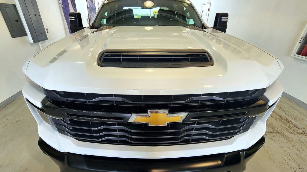 Used 2024 Chevrolet Silverado 3500 W/T AWD/4WD image 4