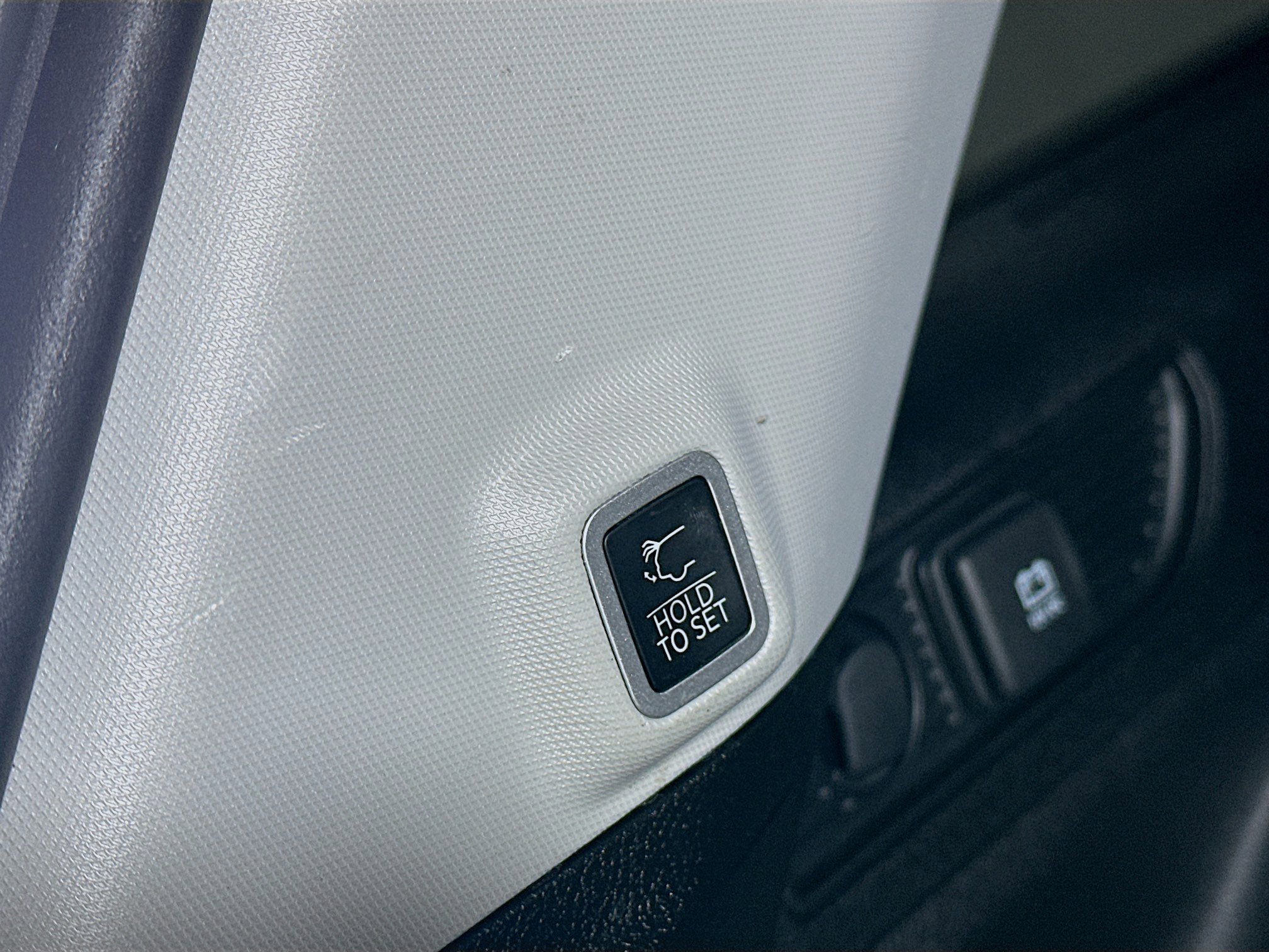 Used 2023 Jeep Grand Cherokee Limited w/ Black Appearance Package image 29