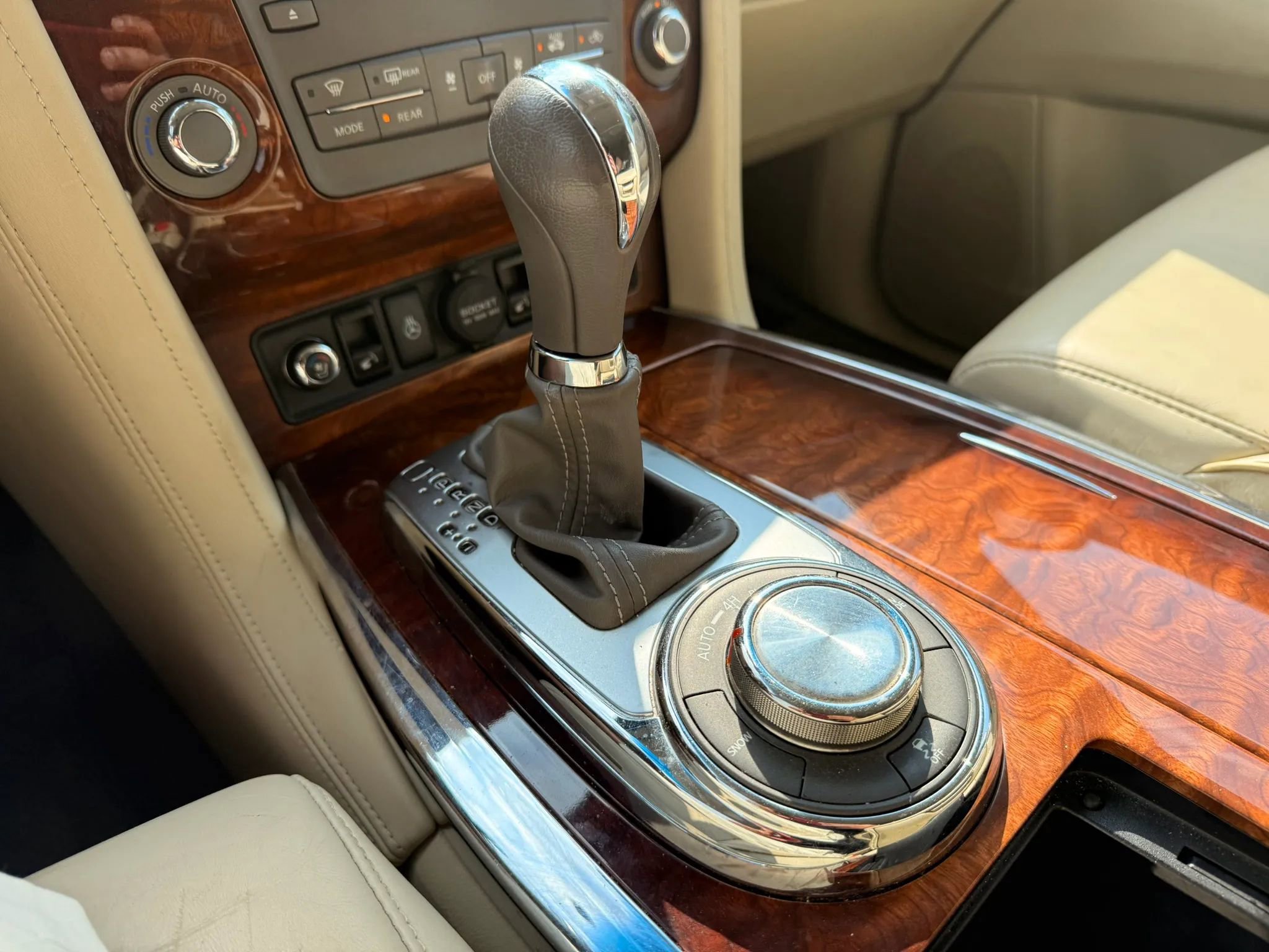 Used 2017 INFINITI QX80 4WD w/ Deluxe Technology Package image 22