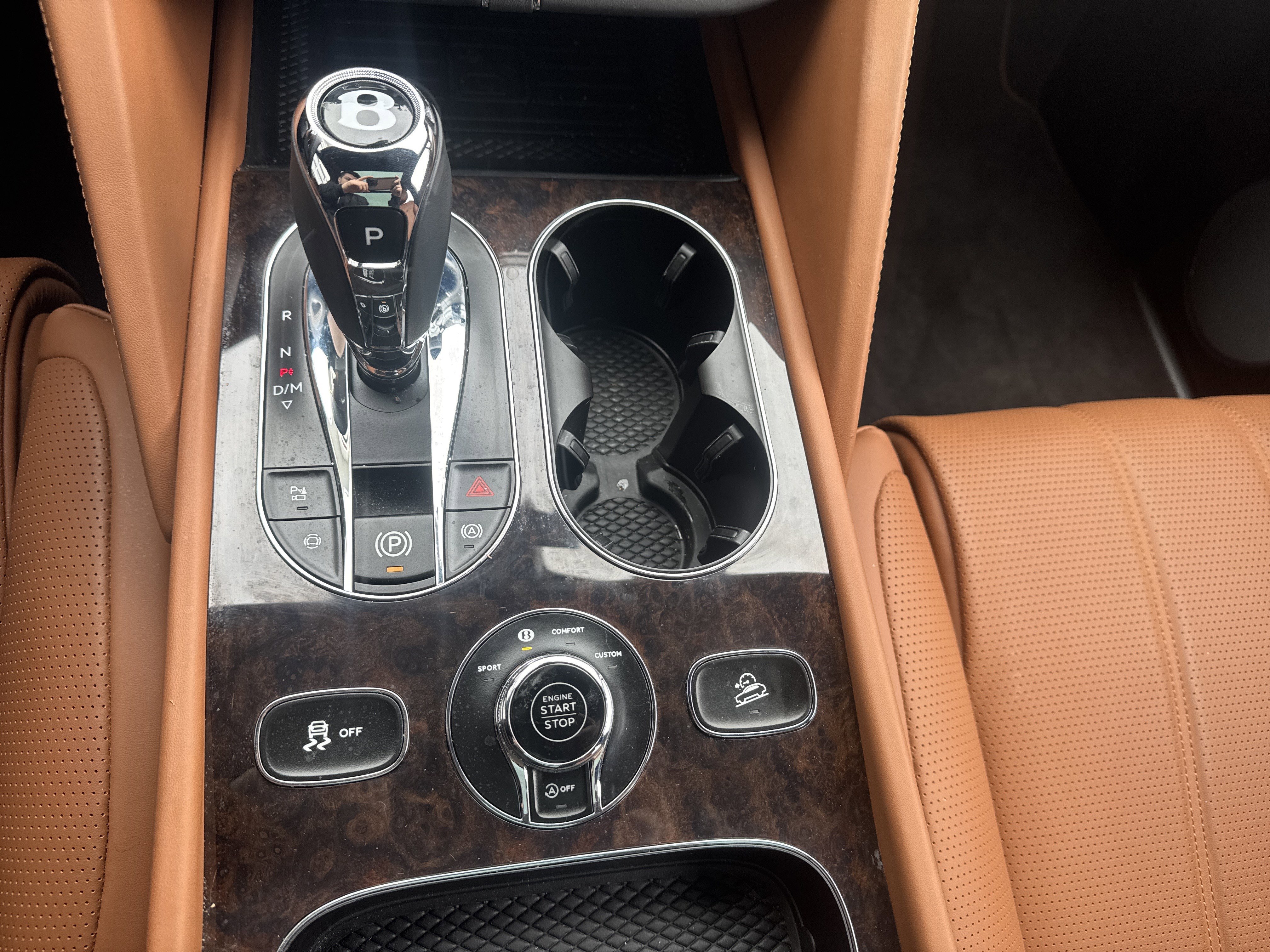 Used 2024 Bentley Bentayga Extended Wheelbase image 16