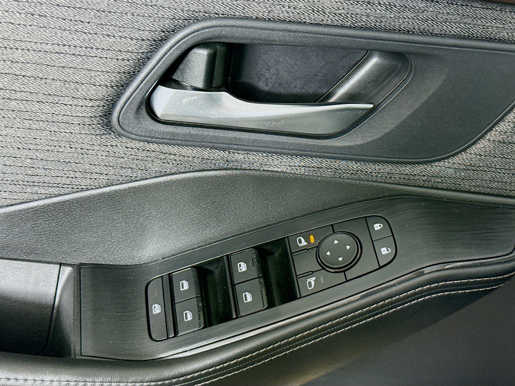 Used 2023 Nissan Rogue SV FWD image 20