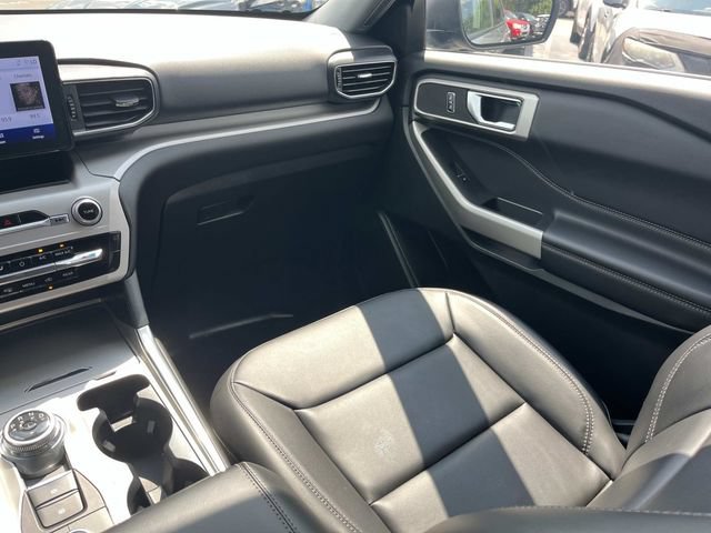 Used 2023 Ford Explorer XLT w/ Equipment Group 202A AWD/4WD image 16