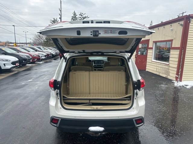 Used 2017 Toyota Highlander Limited AWD/4WD image 18