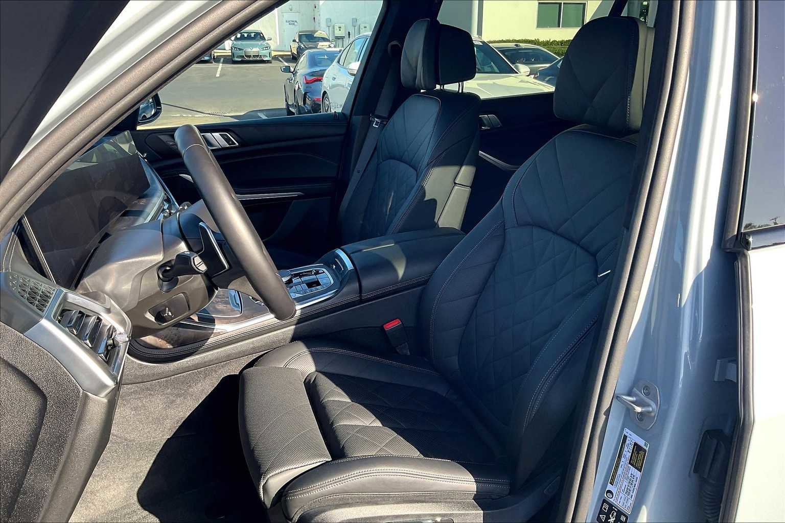Used 2025 BMW X7 xDrive40i w/ M Sport Package image 28