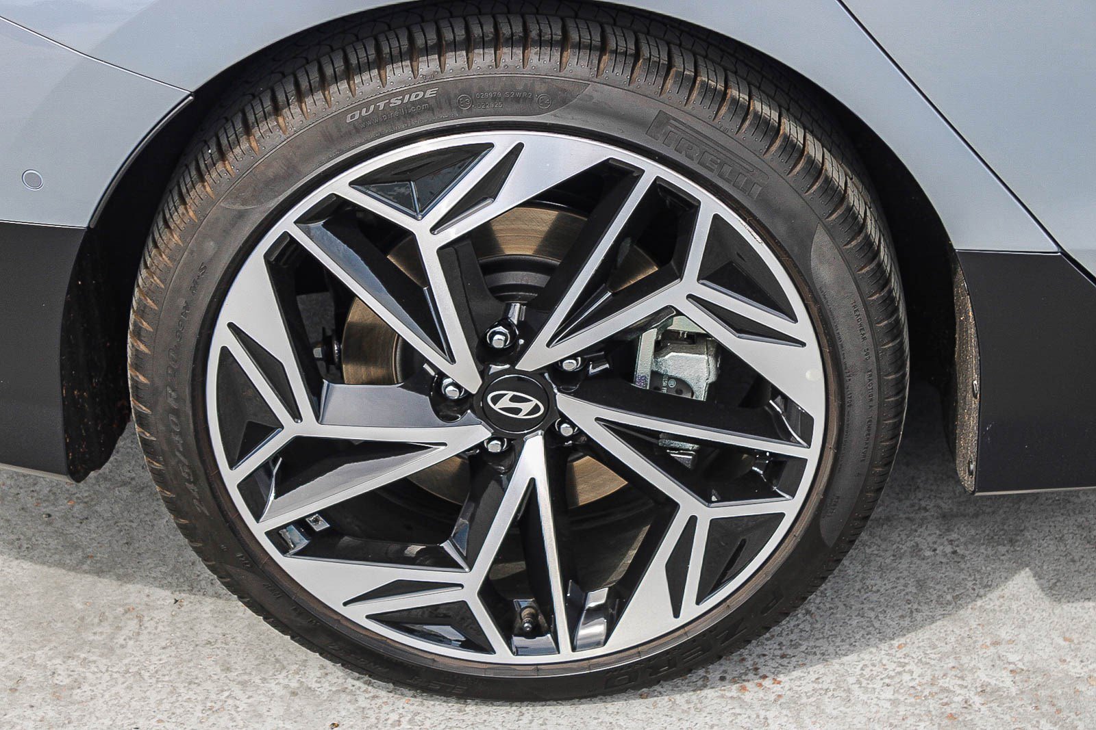 Used 2025 Hyundai Ioniq 6 Limited image 12