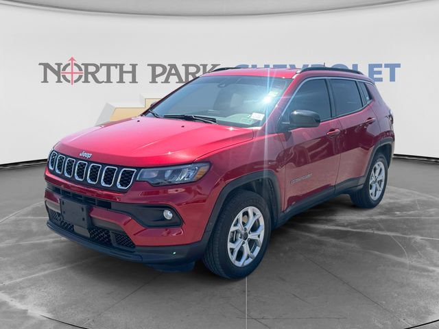 Used 2025 Jeep Compass Latitude AWD/4WD image 7