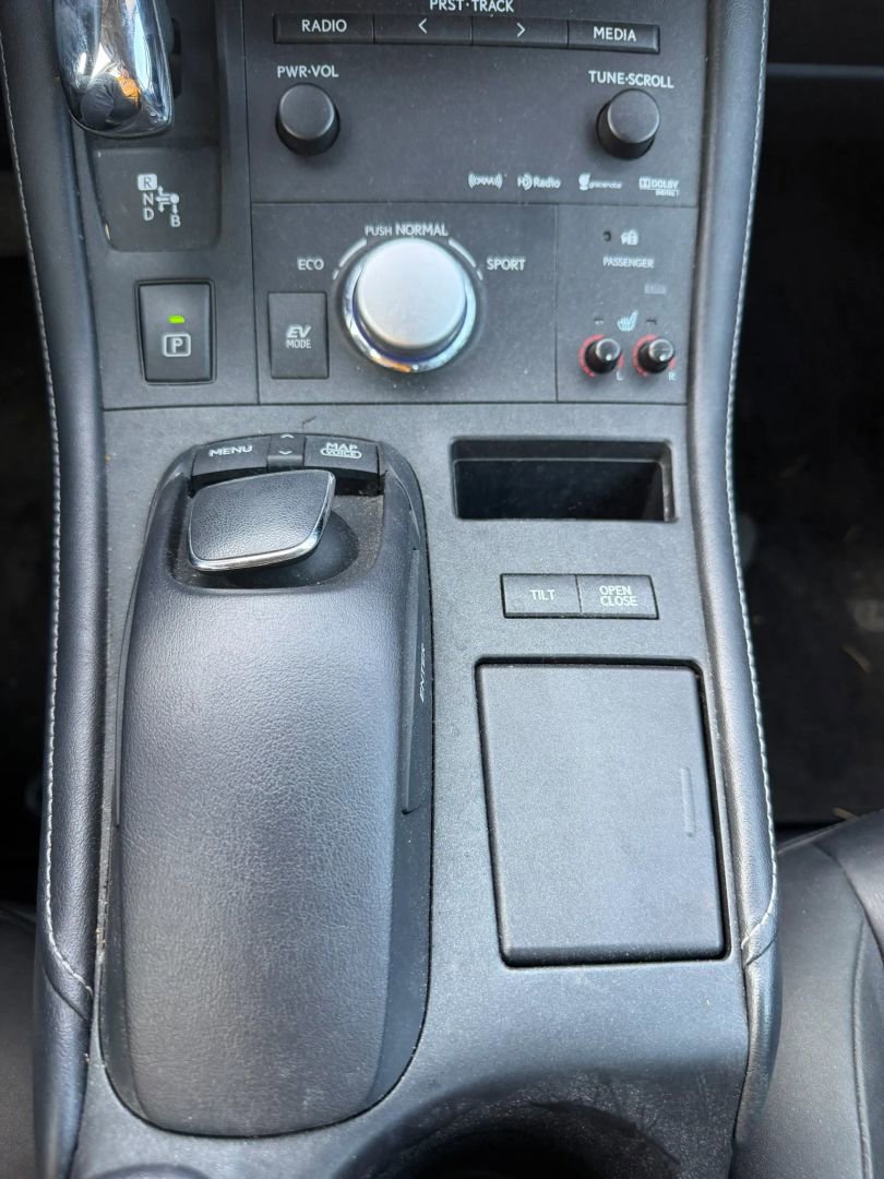 Used 2013 Lexus CT 200h w/ Premium Pkg w/Navigation FWD image 27