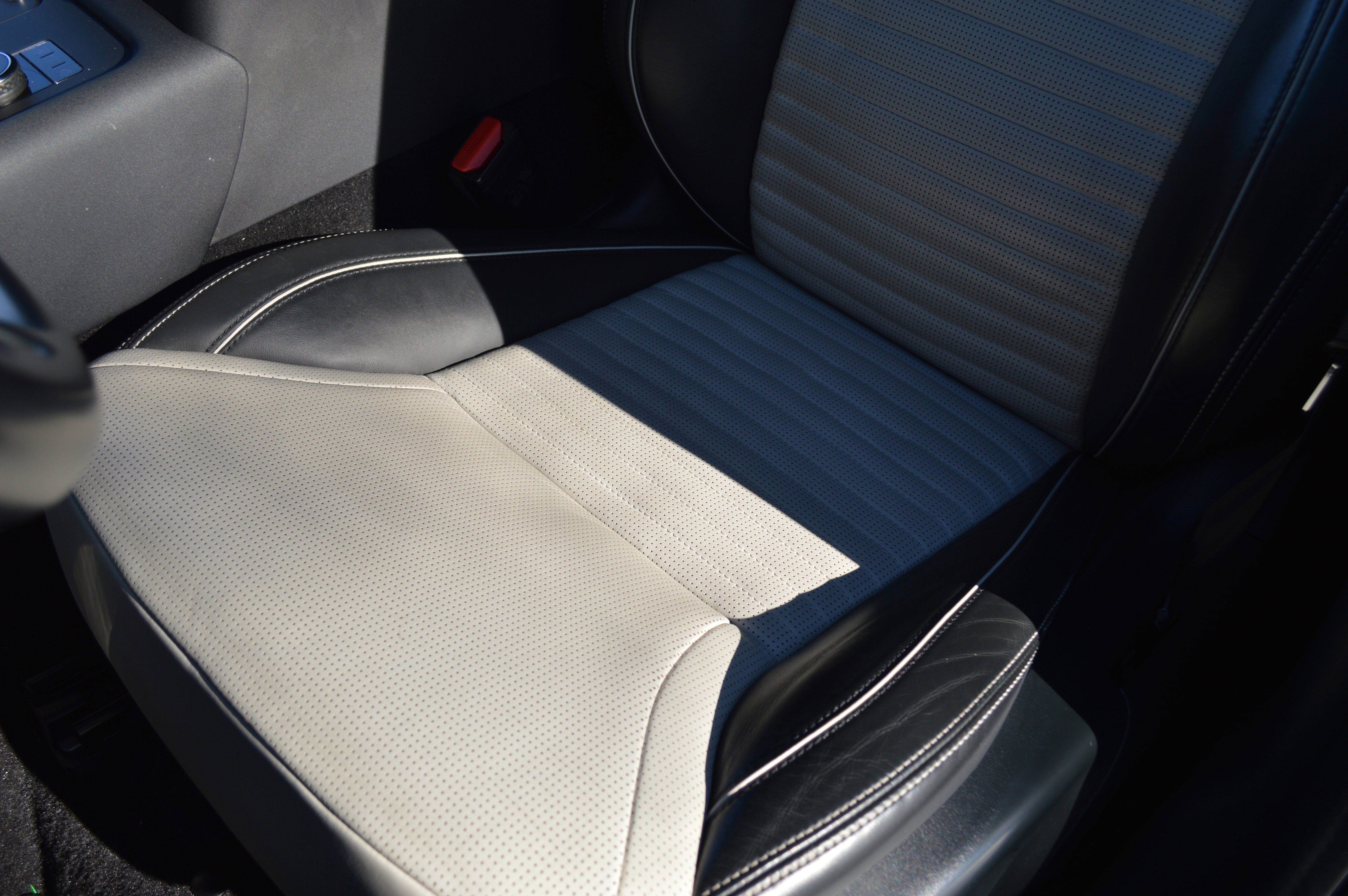 Used 2021 Land Rover Discovery HSE R-Dynamic image 23